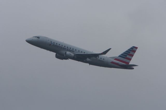 Embraer 175 (N435YX)