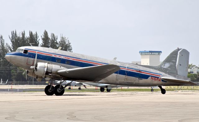 Douglas DC-3 (N15MA)