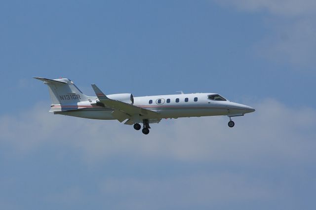 N131GR — - Runway 4 Final Approach at KHOU. 9.23.12