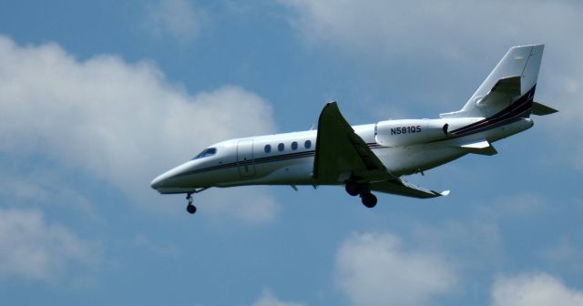 Cessna Citation Sovereign (N581QS) - On short final is this 2018 Cessna Citation Sovereign 680A in the Summer of 2022.