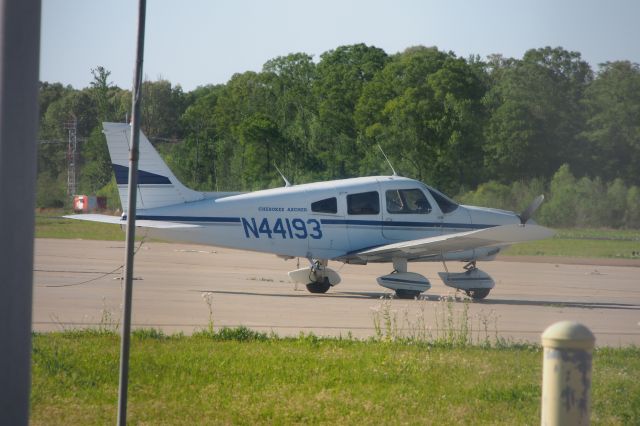 Piper Cherokee (N44193)