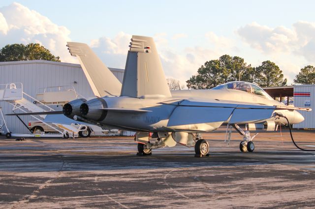 McDonnell Douglas FA-18 Hornet (16-9750)