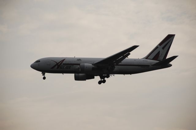 BOEING 767-200 (N745AX) - Final Approach to NRT Airport Runway 34L on 20/11/10/9