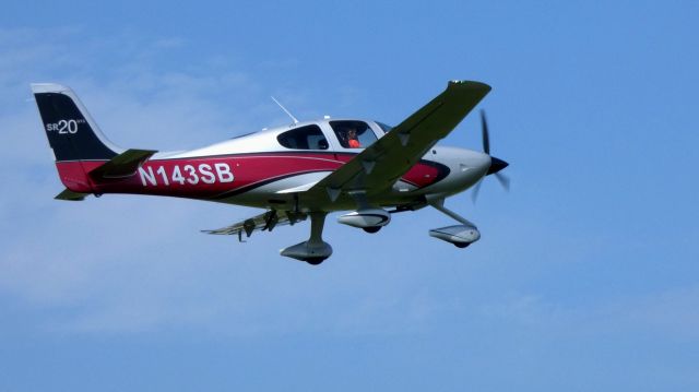 Cirrus SR-20 (N143SB) - Touch and Go time for this 2012 Cirrus SR20GTS in the Summer of 2019.