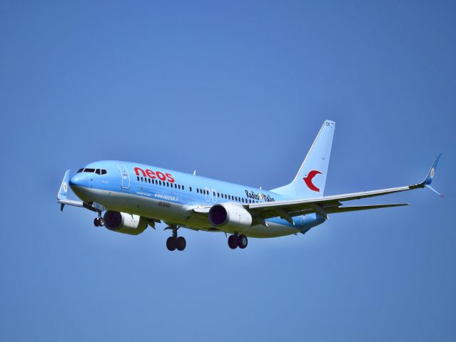 Boeing 737-800 (I-NEOX) - NEOS Airlines SPA - Boeing 737-86N(WL) (I-NEOX) midday arriving at NCL. (Photo Jun 2017)