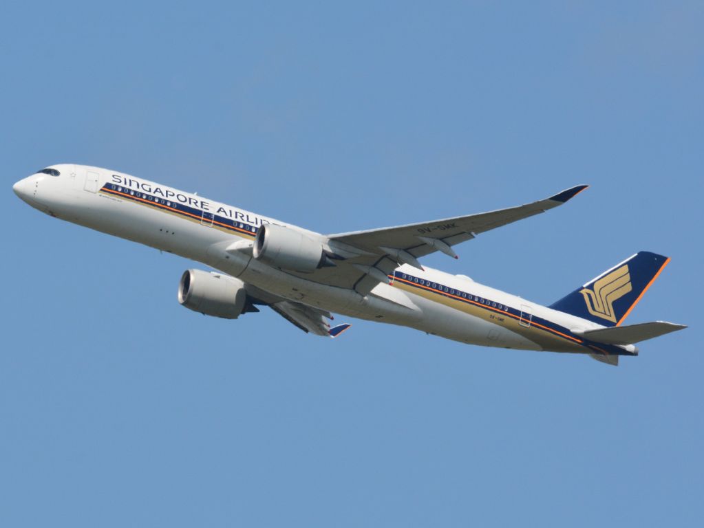 Airbus A350-900 (9V-SMK) - Departing from RWY22R