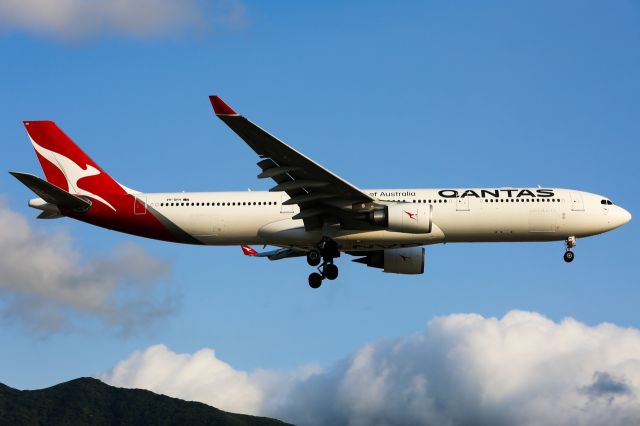 Airbus A330-300 (VH-QPH)