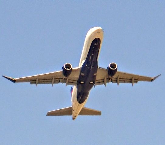 Embraer 175 (N242SY) - What an early rotation for this guy giving this Runway is only 5,700ft long.