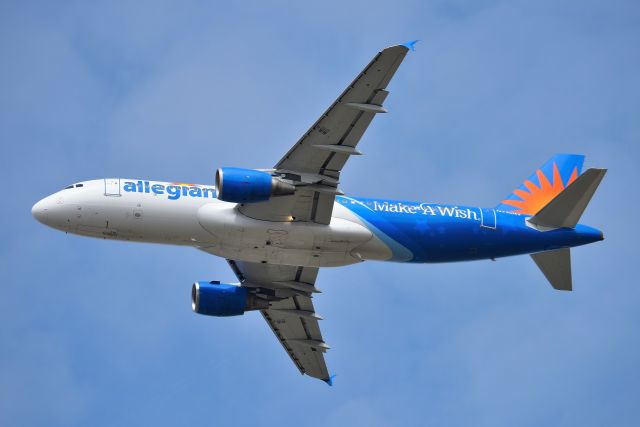 Airbus A320 (N218NV)