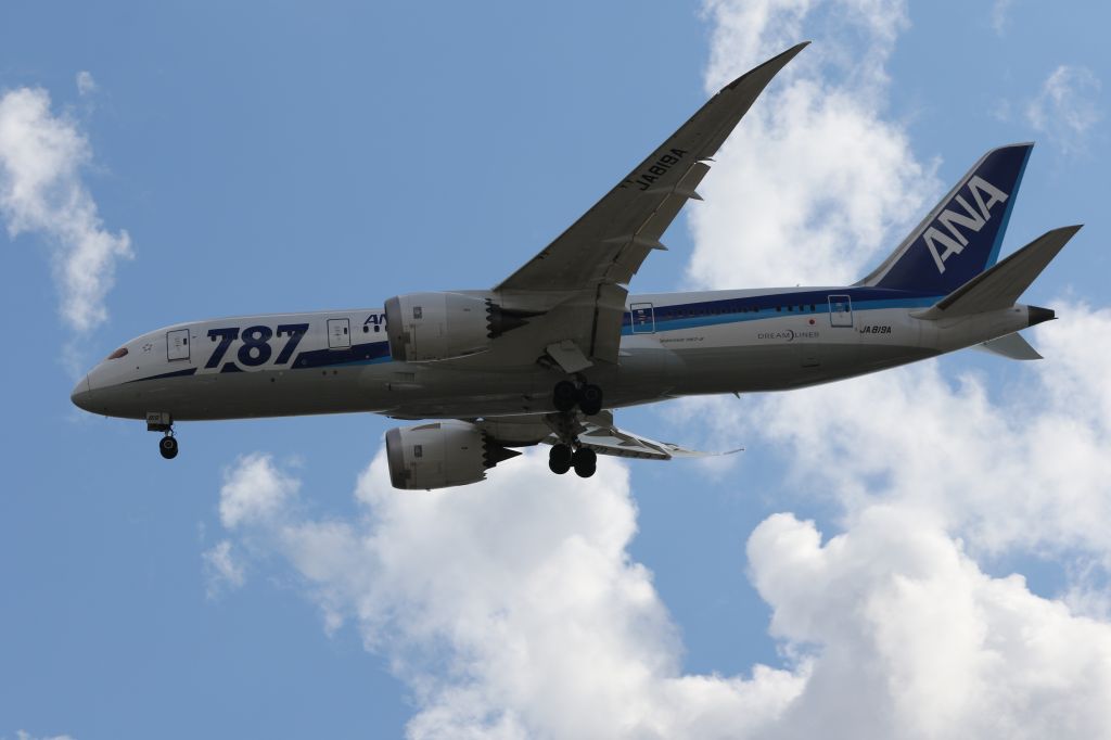 Boeing 787-8 (JA819A) - 14 September 2015:HND-HKD.