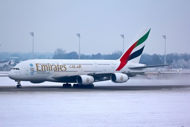 Airbus A380-800 (A6-EEK)