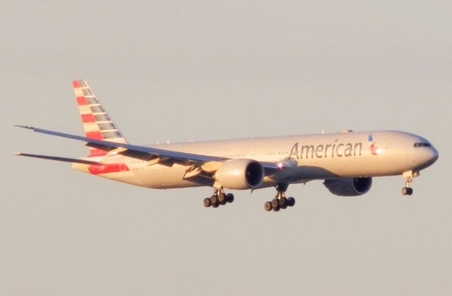 BOEING 777-300ER (N728AN)