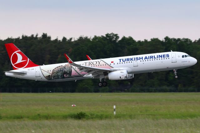 Airbus A321 (TC-JTP)