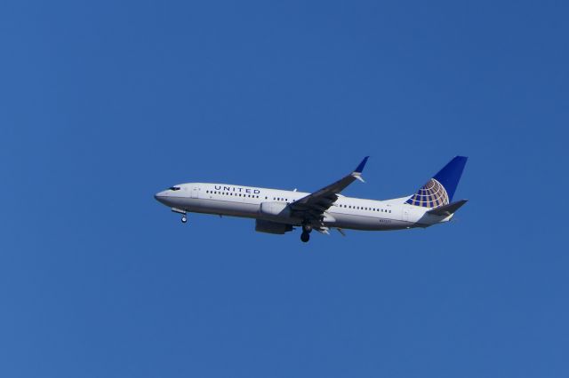 Boeing 737-800 (N37277)
