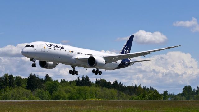 Boeing 787-9 Dreamliner (D-ABPA) - BOE808 on short final to Rwy 34L to complete a test flight on 5.21.22. (ln 905 / cn 62730).