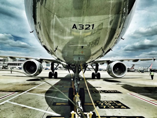 Airbus A321 (N174US) - Ground operations DCA-AA - Push Back