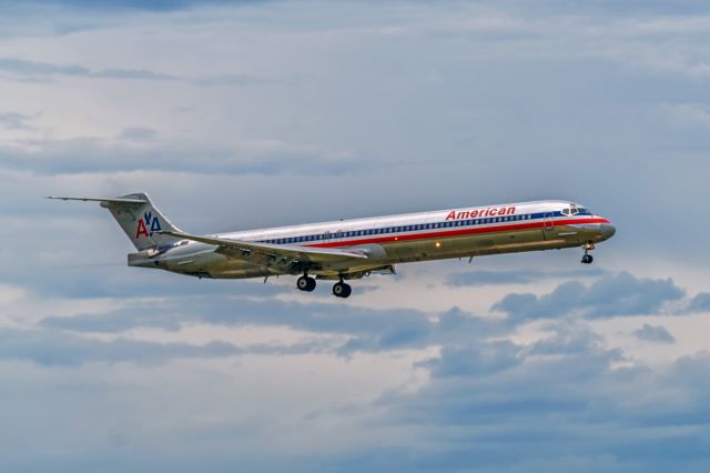 McDonnell Douglas MD-82 (N489AA)