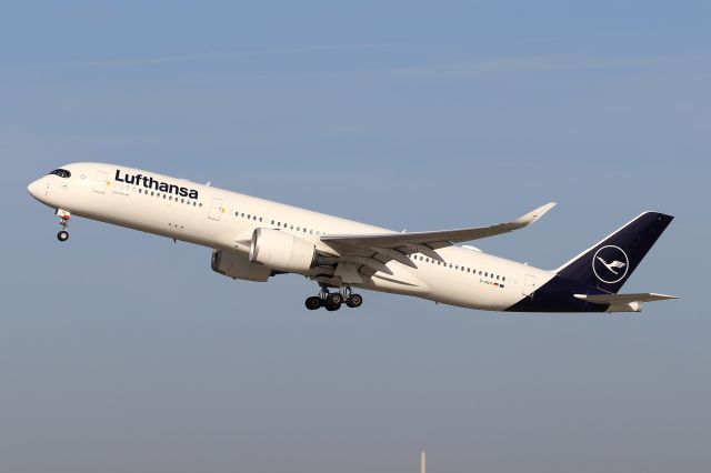 Airbus A350-900 (D-AIVA)