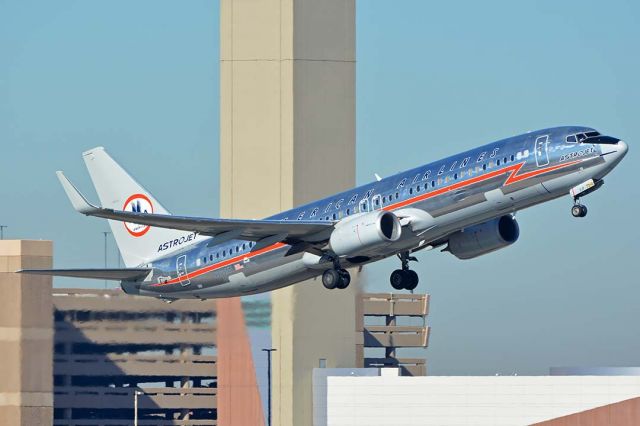 Boeing 737-800 (N905NN) - American 737-823 N905NN Astrojet at Phoenix Sky Harbor International Airport on December 28, 2017.