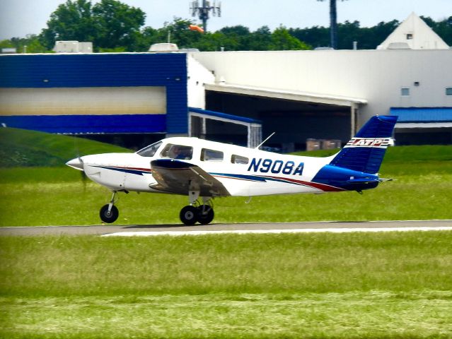 Piper Cherokee (N908A)