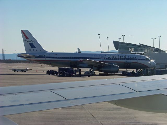 Airbus A320 (N475UA)