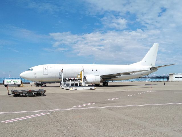 BOEING 737-400 (EI-STP)