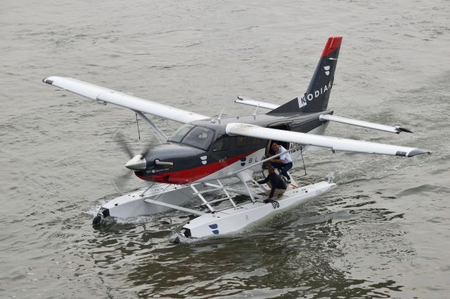 Quest Kodiak (N252K) - A blade seaplane arriving at the new york skyport. Taken from the parking garage above