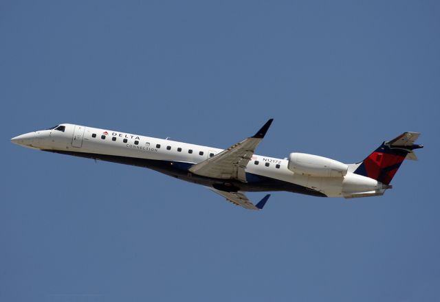 Embraer ERJ-145 (N12172)