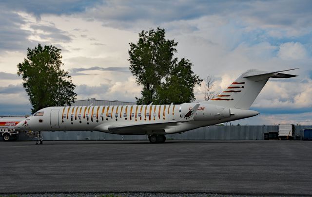 Bombardier Global Express (C-GCDS) - Visiting CYHU in June 2023