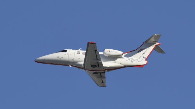 Embraer Phenom 100 (N583JS) - Departing LAX on 25L