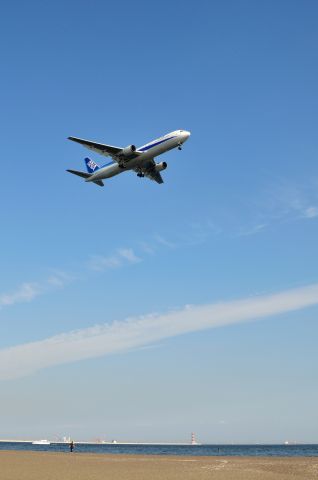 BOEING 767-300 (JA8273) - 2011/10/25