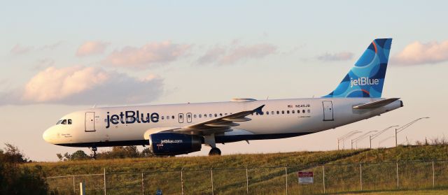 Airbus A320 (N645JB) - 10/08/22 'Blues Have More Fun' taxis in at sunset from Rwy 35R