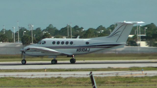 Beechcraft Super King Air 200 (N910AJ)