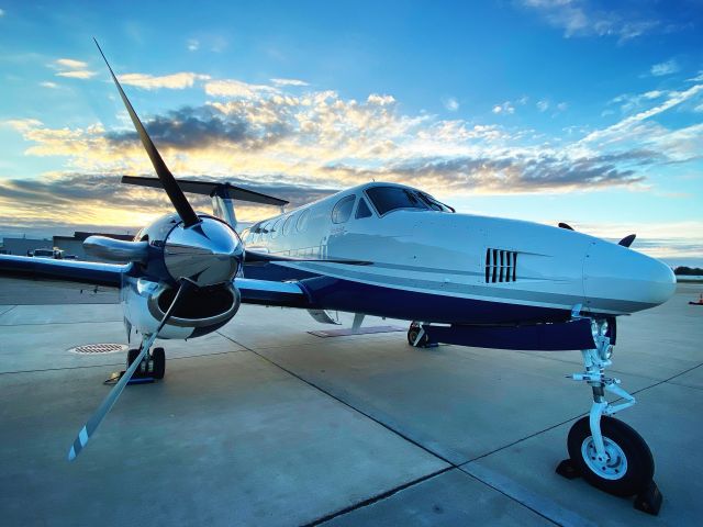 Beechcraft Super King Air 200 (N459MA)