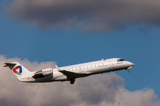 Canadair Regional Jet CRJ-200 (RA-67239)