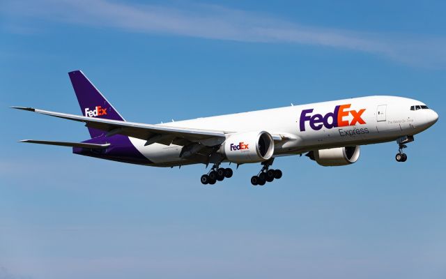 BOEING 777-200LR (N879FD)