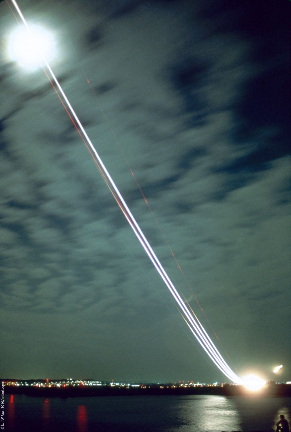 Boeing 737-700 (UNKNOWN) - Plane takeoff at night from DCA with trail bisecting moon