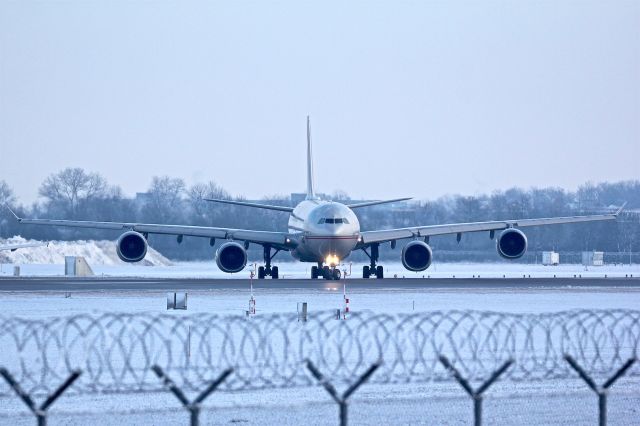 Airbus A340-600 (A6-EHL)