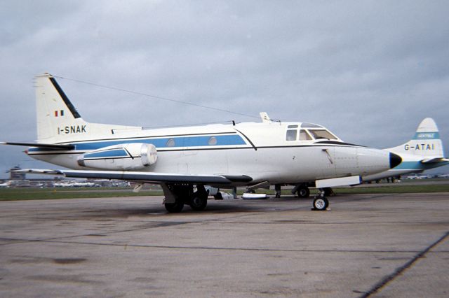 I-SNAK — - ROCKWELL SABRELINER 65 - REG : I-SNAK (CN 282/85) - HEATHROW LONDON UK - EGLL 3/6/1967 35M SLIDE CONVERSION USING A LIGHTBOX AND A NIKON P80 DIGITAL CAMERA IN THE MACRO MODE.