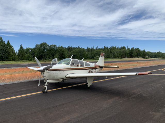 Beechcraft Bonanza (33) (N1577G)