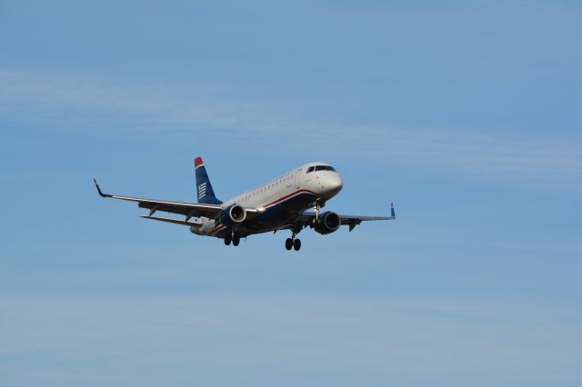 Embraer 170/175 (N129HQ)