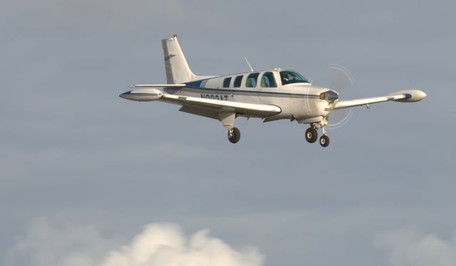 Beechcraft Super King Air 300 (N903AT) - Landing Rwy 05