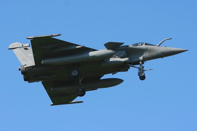 FNY32 — - French naval aviation Rafale M, Short approach rwy 08, Landivisiau naval air base (LFRJ)