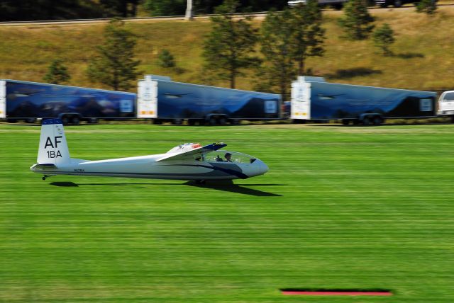 — — - USAFA glider landing for Family Weekend 2009.