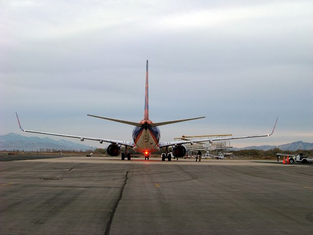 Boeing 737-800 (N814SY)