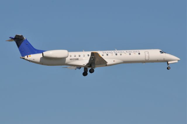 Embraer ERJ-145 (N835HK)