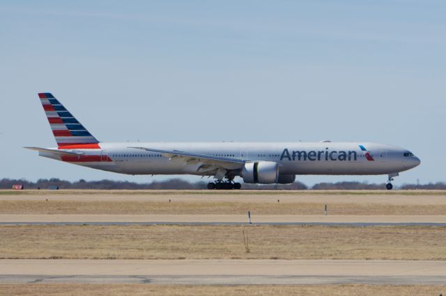 BOEING 777-300ER (N733AR)