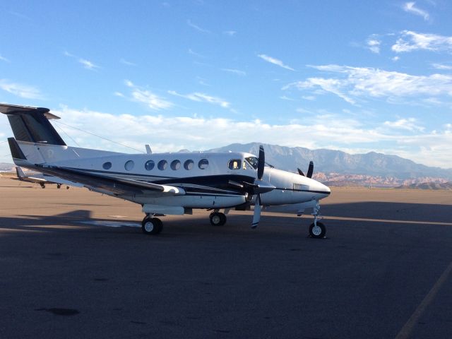 Beechcraft Super King Air 200 (N556AL)