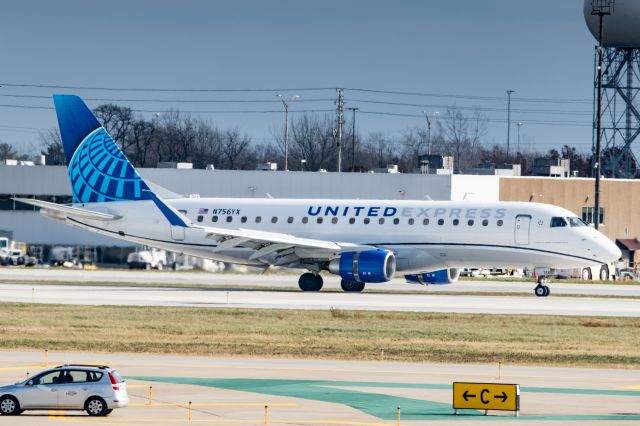 Embraer 175 (N756YX)
