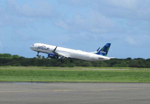 Airbus A321 (N970JB)
